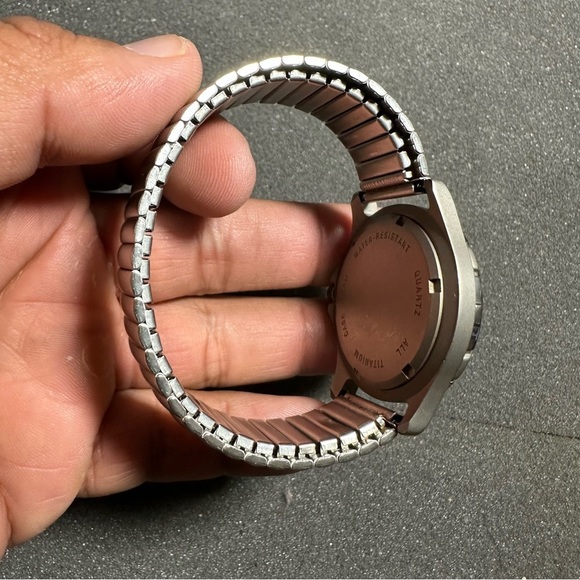 Vintage Pisano Mens Quartz Titanium Watch Date Just Stretch Bracelet Working - Picture 8 of 11